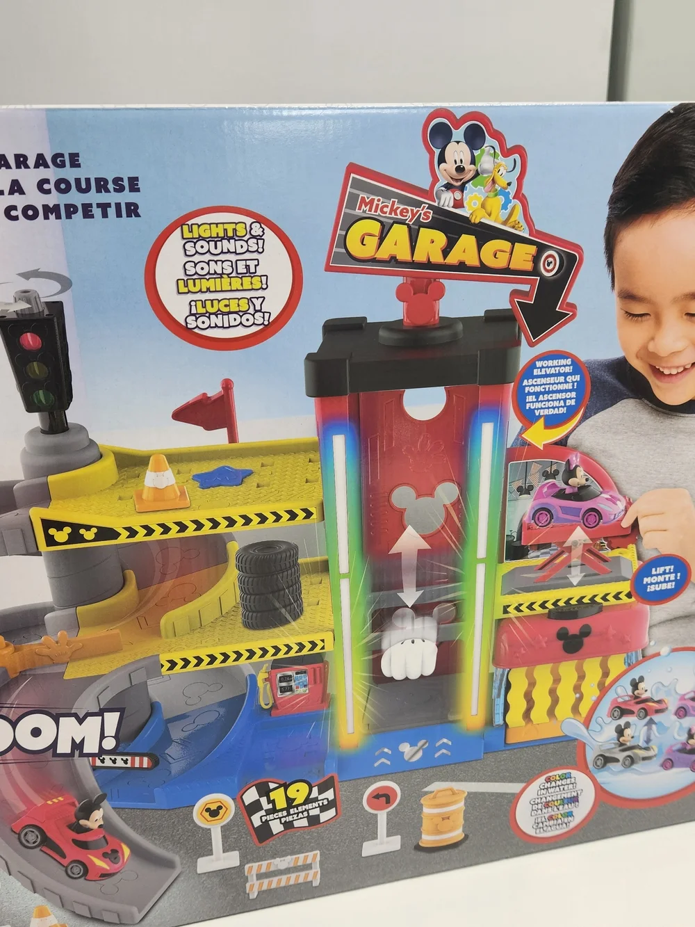 Disney Junior Mickey Mouse Ready to Race Garage Lights and Sounds - Picture 8 of 12